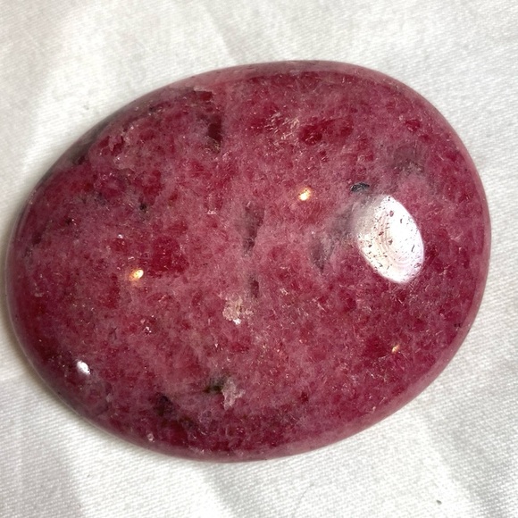 Rhodonite Palm Stone - Picture 4 of 4